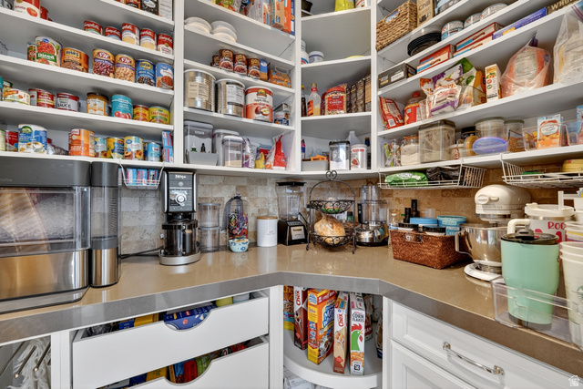 714 Draper Heights Way Draper, UT 84020 - Photo 21 of 88 View of pantry