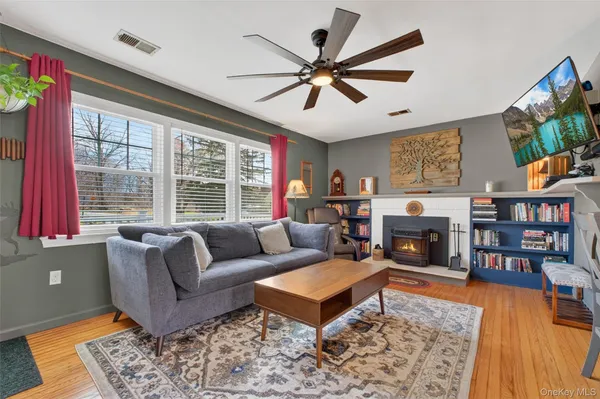 $389,000 | 24 Linda Place, Fishkill, NY 12524