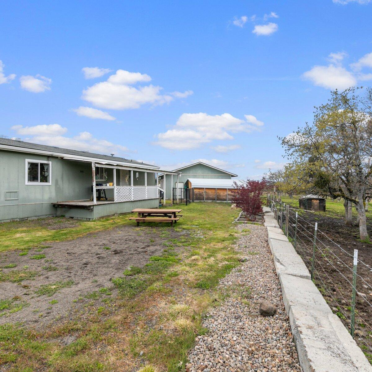 4599 East Antelope Road Eagle Point, OR 97524 - Photo 4 of 26 5