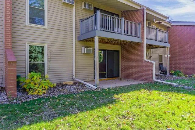 $144,900 | 110271 Village Road, Chaska, MN 55318