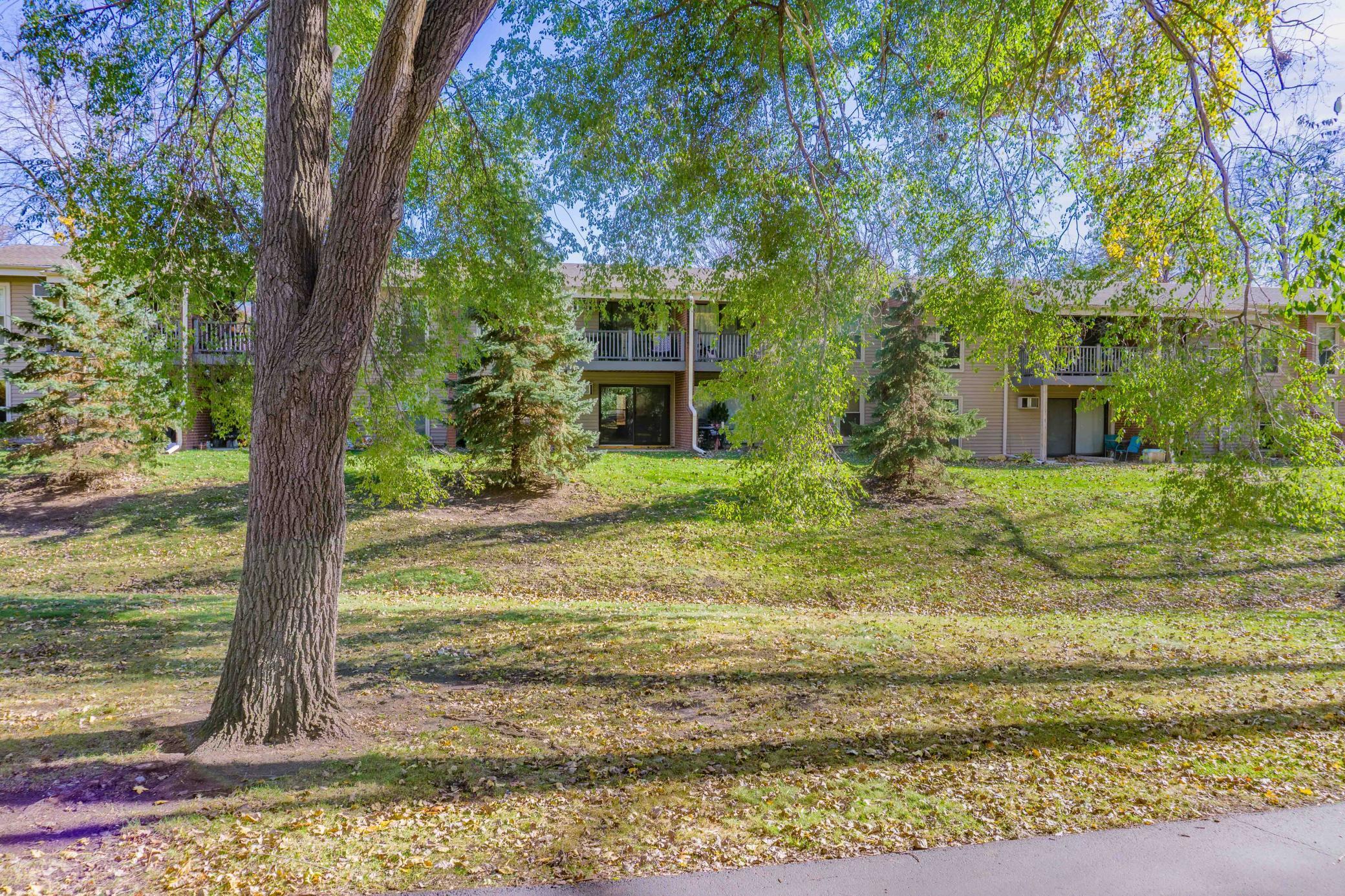 110271 Village Road Chaska, MN 55318 - Photo 33 of 46