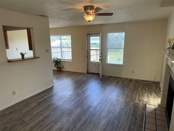 $1,495 | 6109 Parkwood Drive, Unit A, Austin, TX 78735
