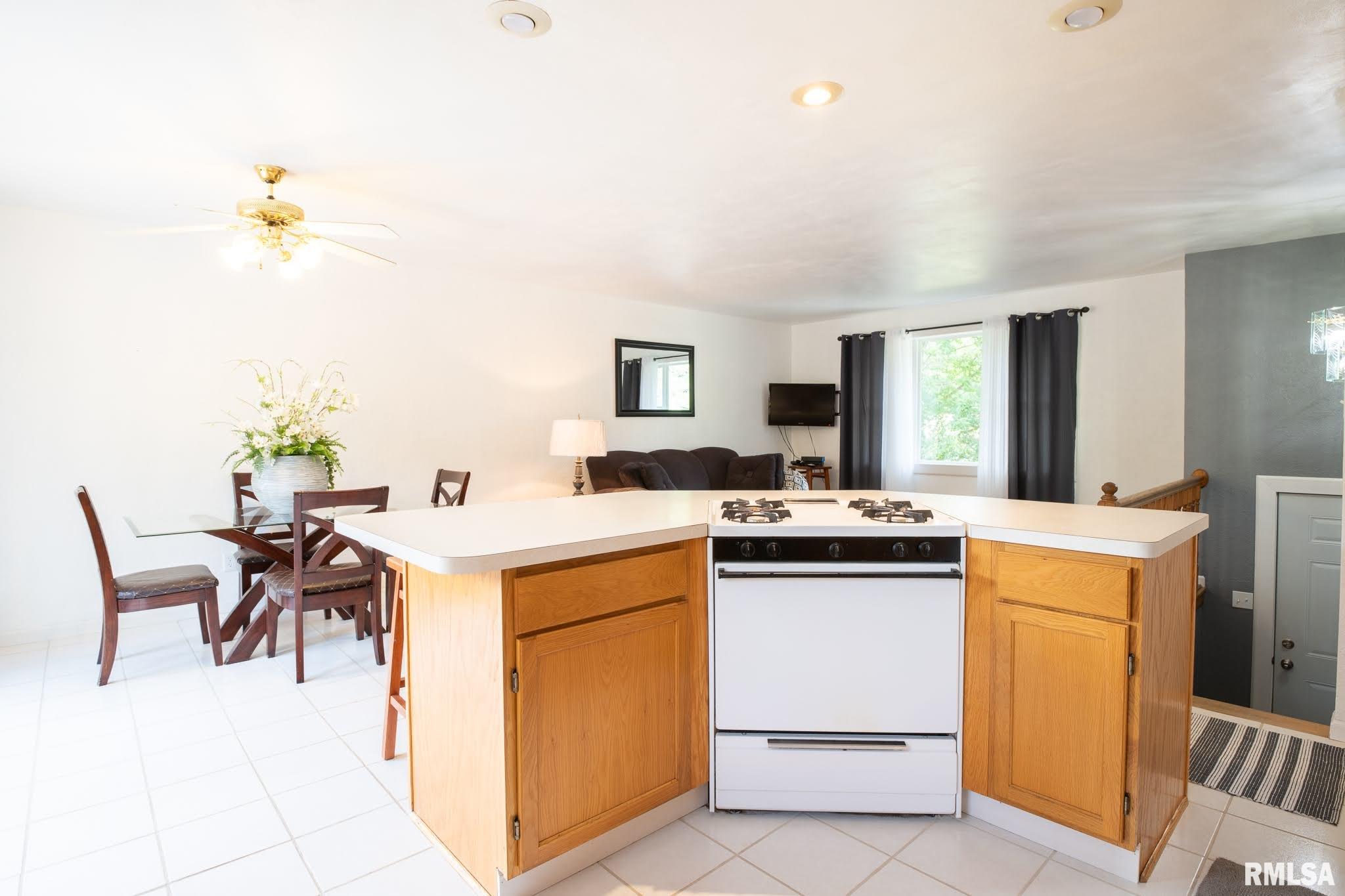 6105 West Conley Road Peoria, IL 61604 - Photo 4 of 50 Gallery Image 4