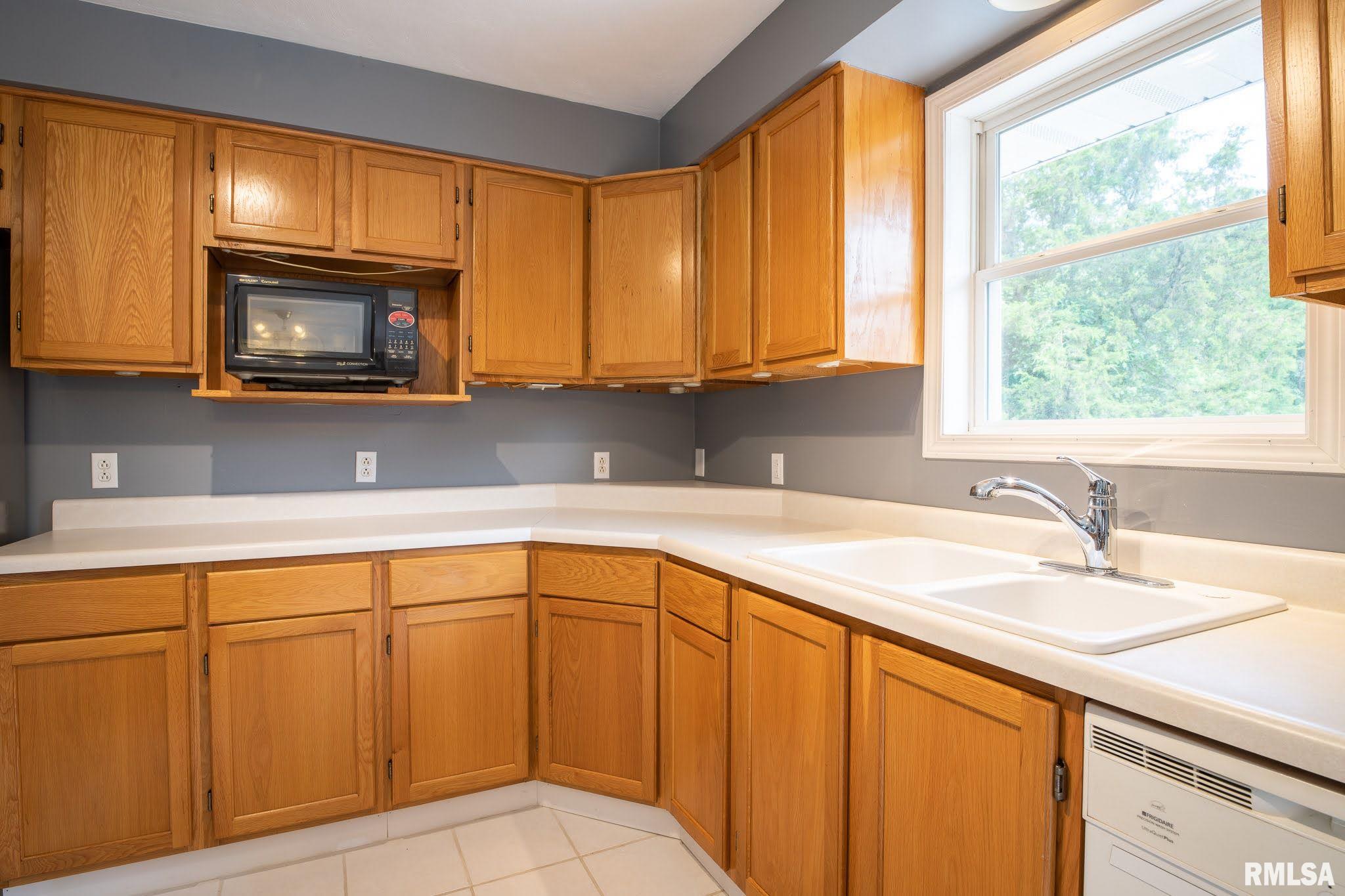 6105 West Conley Road Peoria, IL 61604 - Photo 6 of 50 Gallery Image 6