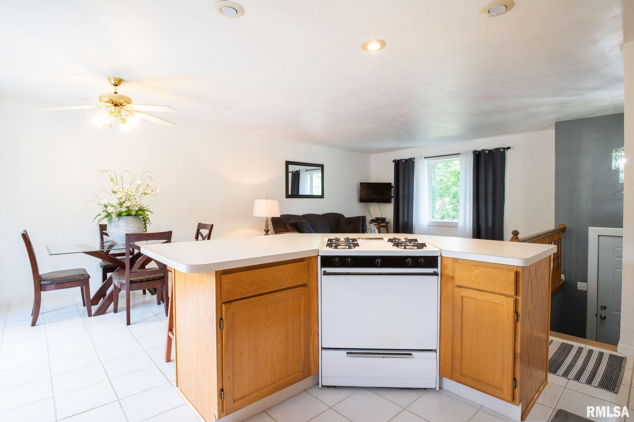 6105 West Conley Road Peoria, IL 61604 - Photo 9 of 50 Gallery Image 9