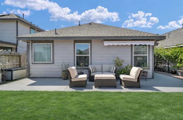 $239,999 | 18406 Hilltop Climb Drive, Hockley, TX 77447