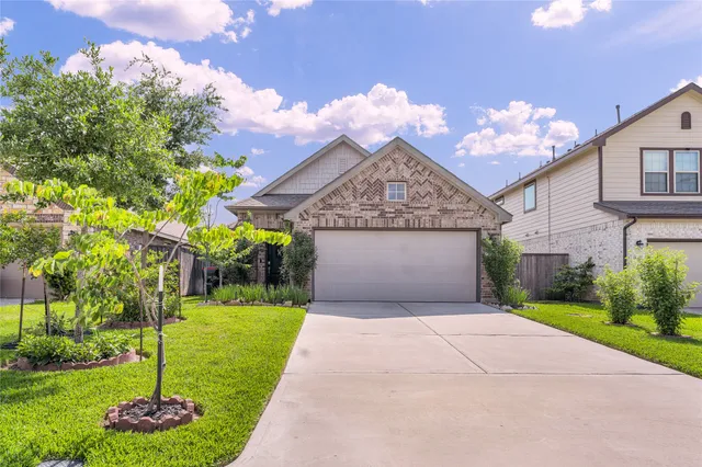 $239,999 | 18406 Hilltop Climb Drive, Hockley, TX 77447