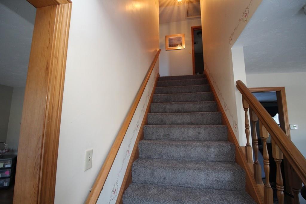 69 Bear Hill Road Gardner, MA 01440 - Photo 17 of 41 a view of entryway