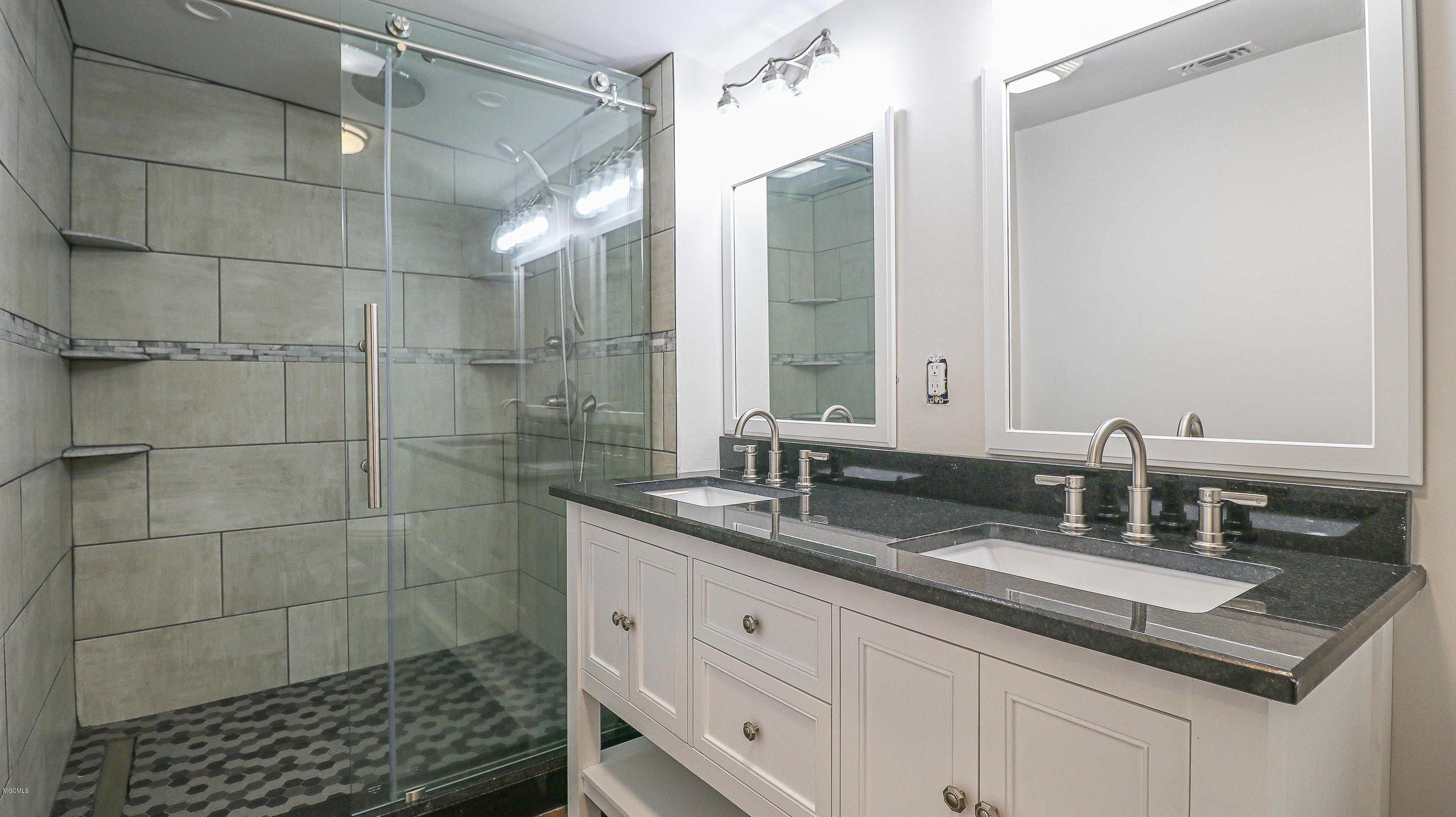 18413 Landon Road Gulfport, MS 39503 - Photo 13 of 22 18413 Landon-111