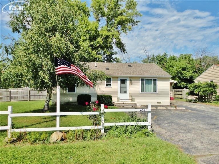 4021 Risedorph Street Burton, MI 48509 - Photo 1 of 11 31385076.JPG