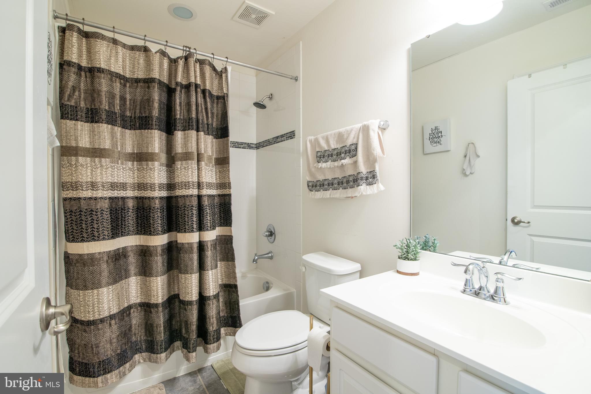 115 Old Cedarbrook Road, Unit 23 Wyncote, PA 19095 - Photo 21 of 38 3rd floor full bath