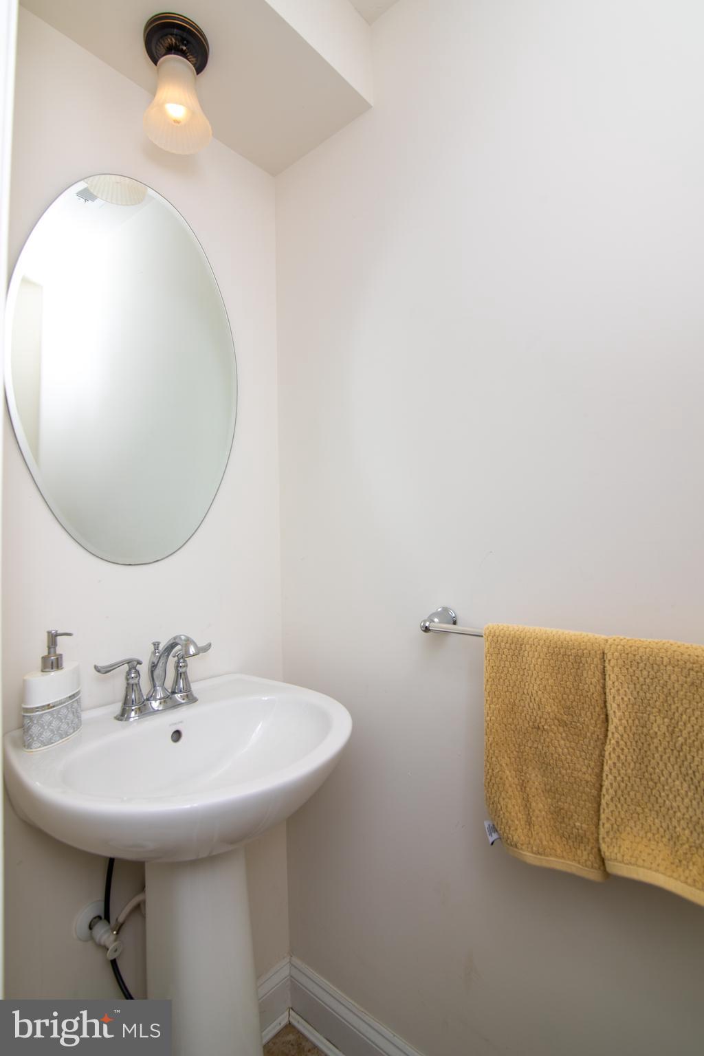 115 Old Cedarbrook Road, Unit 23 Wyncote, PA 19095 - Photo 5 of 38 1st floor half bathroom