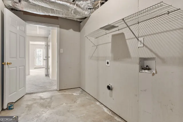 a view of a storage & utility room