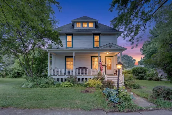 $235,000 | 215 West Harrison Street, Belvidere, IL 61008
