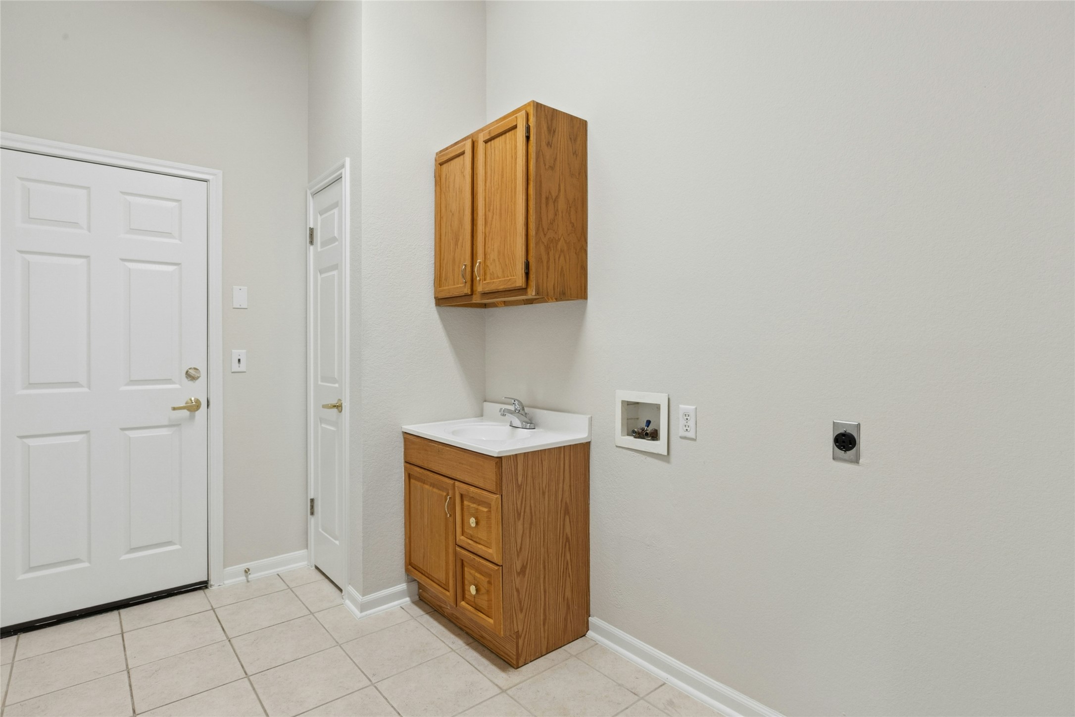 138 Running Water Street Georgetown, TX 78633 - Photo 25 of 36 Laundry Room and Utility Closet