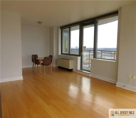 $3,200 | 1 Spring Street, Unit 1604 1604, New Brunswick, NJ 08901