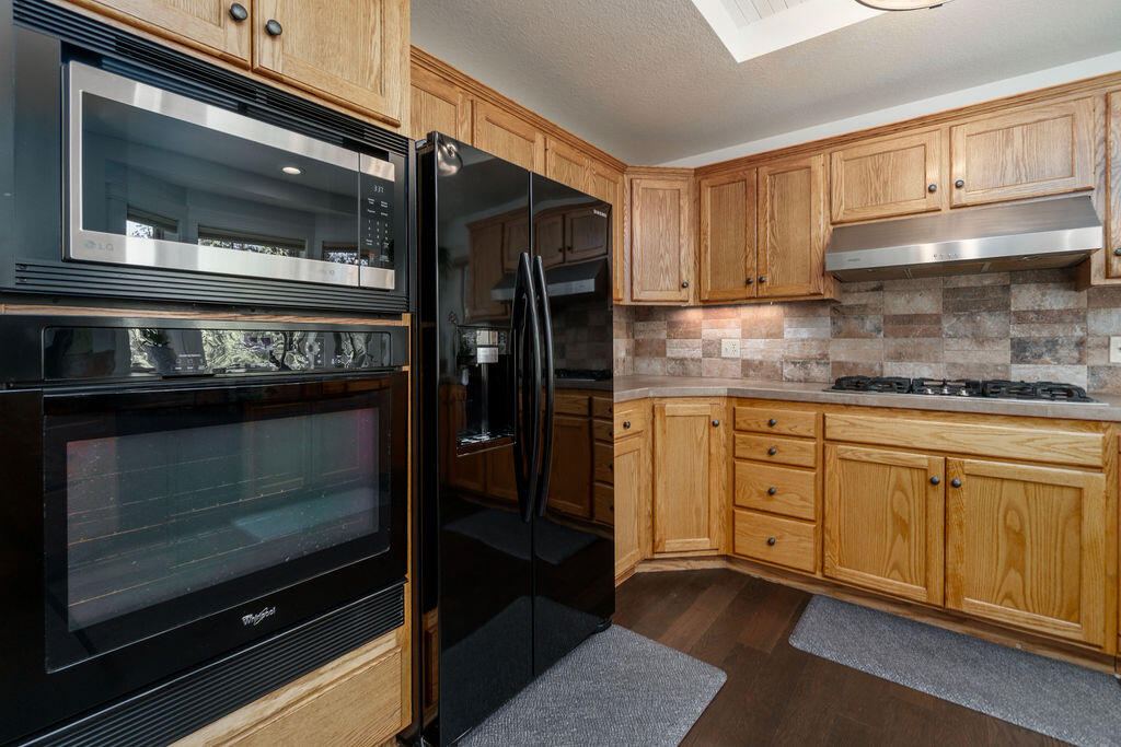 60093 West Ridgeview Drive Bend, OR 97702 - Photo 16 of 52 15