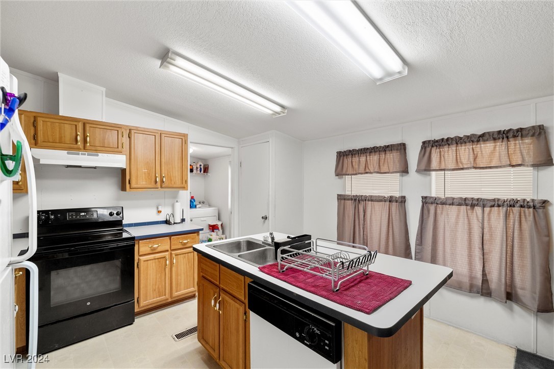511 East Simkins Road Pahrump, NV 89060 - Photo 4 of 22 Gallery Image 4