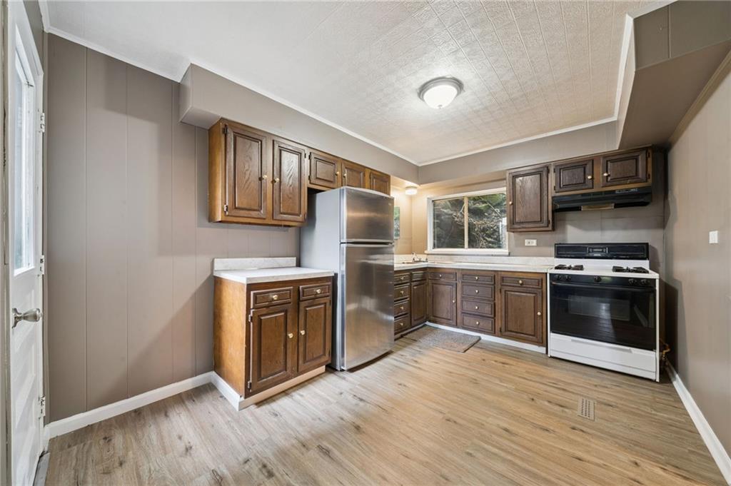 407 Alexander Street McKees Rocks, PA 15136 - Photo 4 of 11