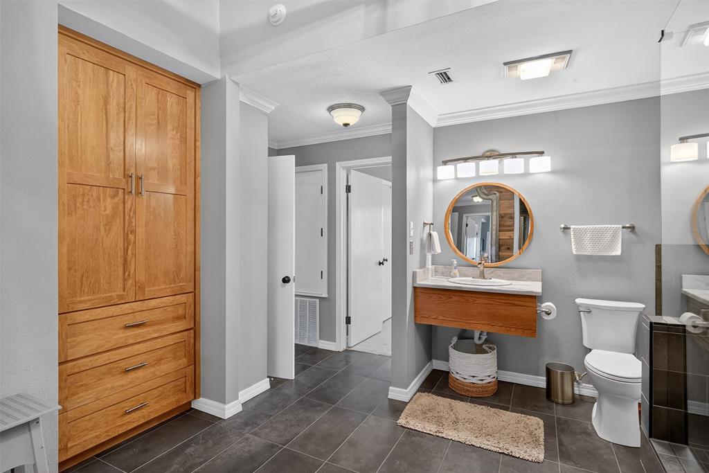 504 Moore Road Elm Grove, LA 71051 - Photo 23 of 37 a room with furniture a mirror and clock on the wall