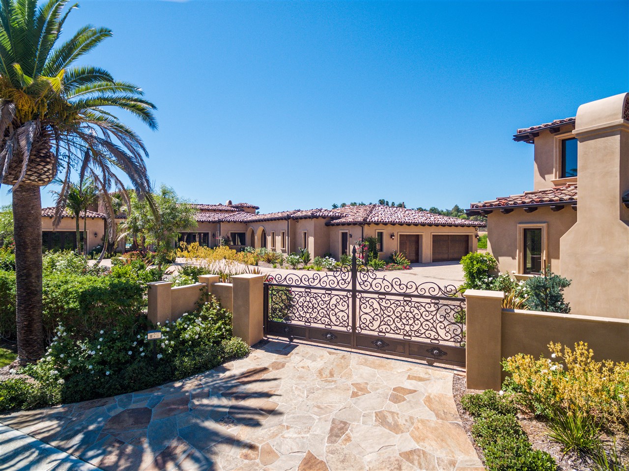 14771 Roxbury Terrace Rancho Santa Fe, CA 92067 - Photo 4 of 25 Gallery Image 4