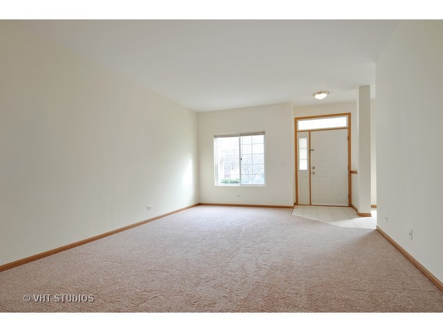 840 County Line Road Aurora, IL 60502 - Photo 3 of 10 a view of empty room with window
