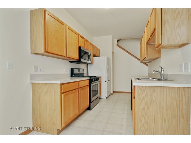 840 County Line Road Aurora, IL 60502 - Photo 4 of 10 a kitchen with stainless steel appliances granite countertop a sink and cabinets