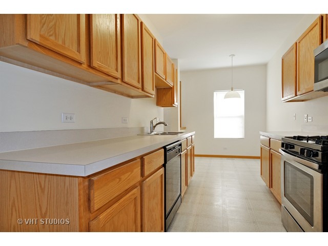 840 County Line Road Aurora, IL 60502 - Photo 5 of 10 a kitchen with stainless steel appliances granite countertop a sink stove and cabinets