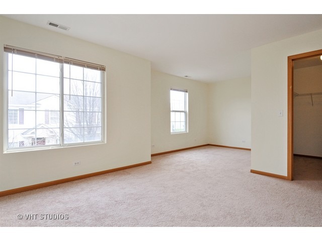 840 County Line Road Aurora, IL 60502 - Photo 6 of 10 an empty room with windows and closet