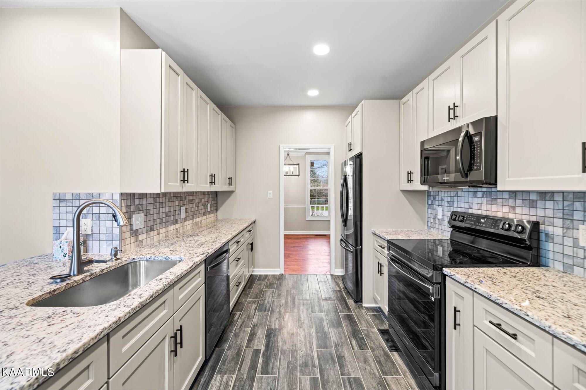 3700 Stonegate Lane Powell, TN 37849 - Photo 6 of 27 08-3700-Stonegate-Ln-Powell-TN-8