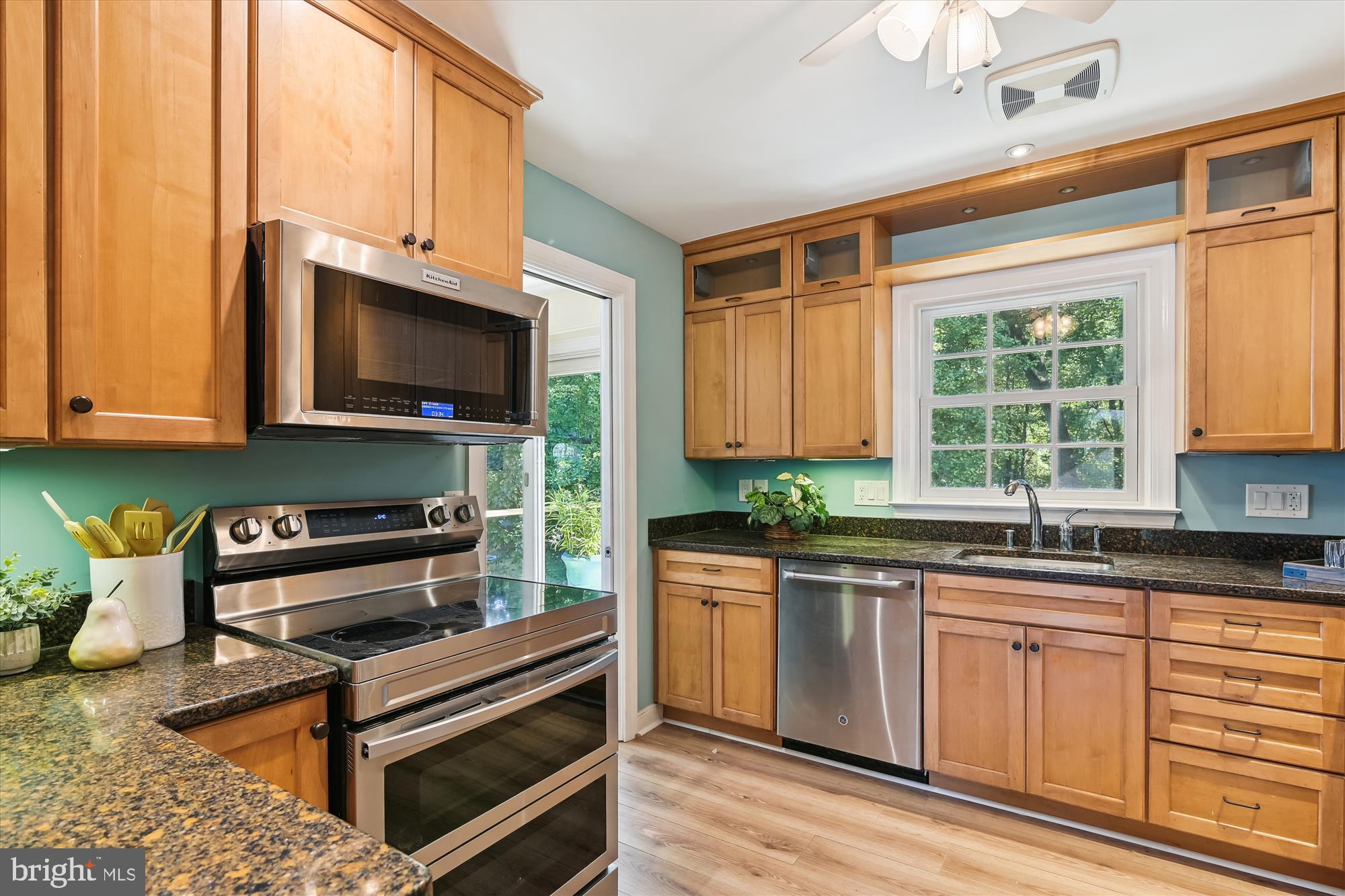 12 Roe Lane Arnold, MD 21012 - Photo 8 of 37 Updated Kitchen