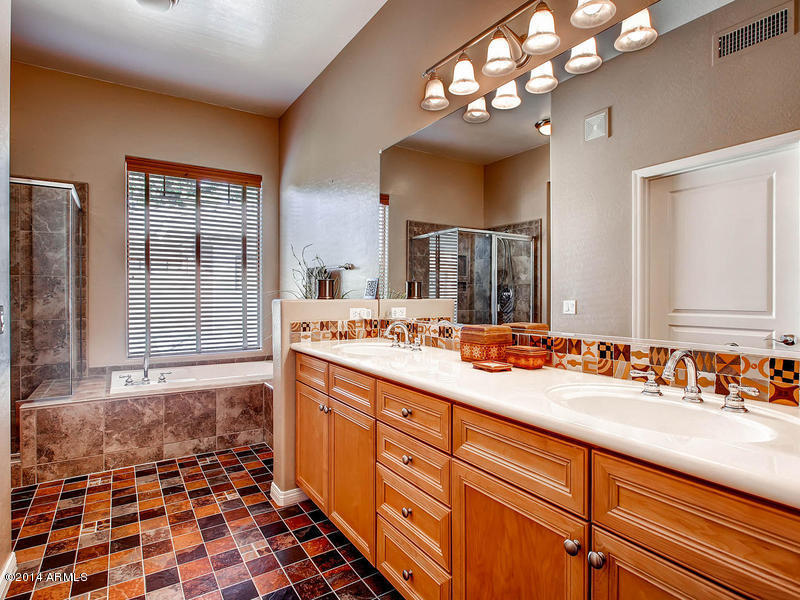 4488 East Thomas Road, Unit 3004 Phoenix, AZ 85018 - Photo 8 of 12 Master Bath