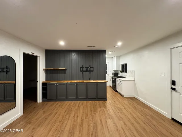 $1,500 | 6427 Oakshore Drive, Panama City, FL 32404