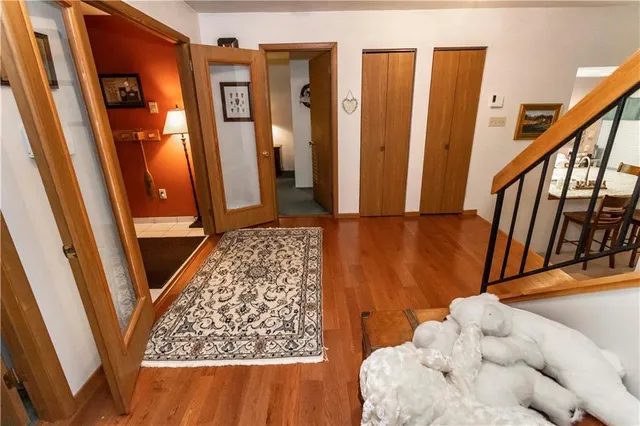 a view of entryway with livingroom