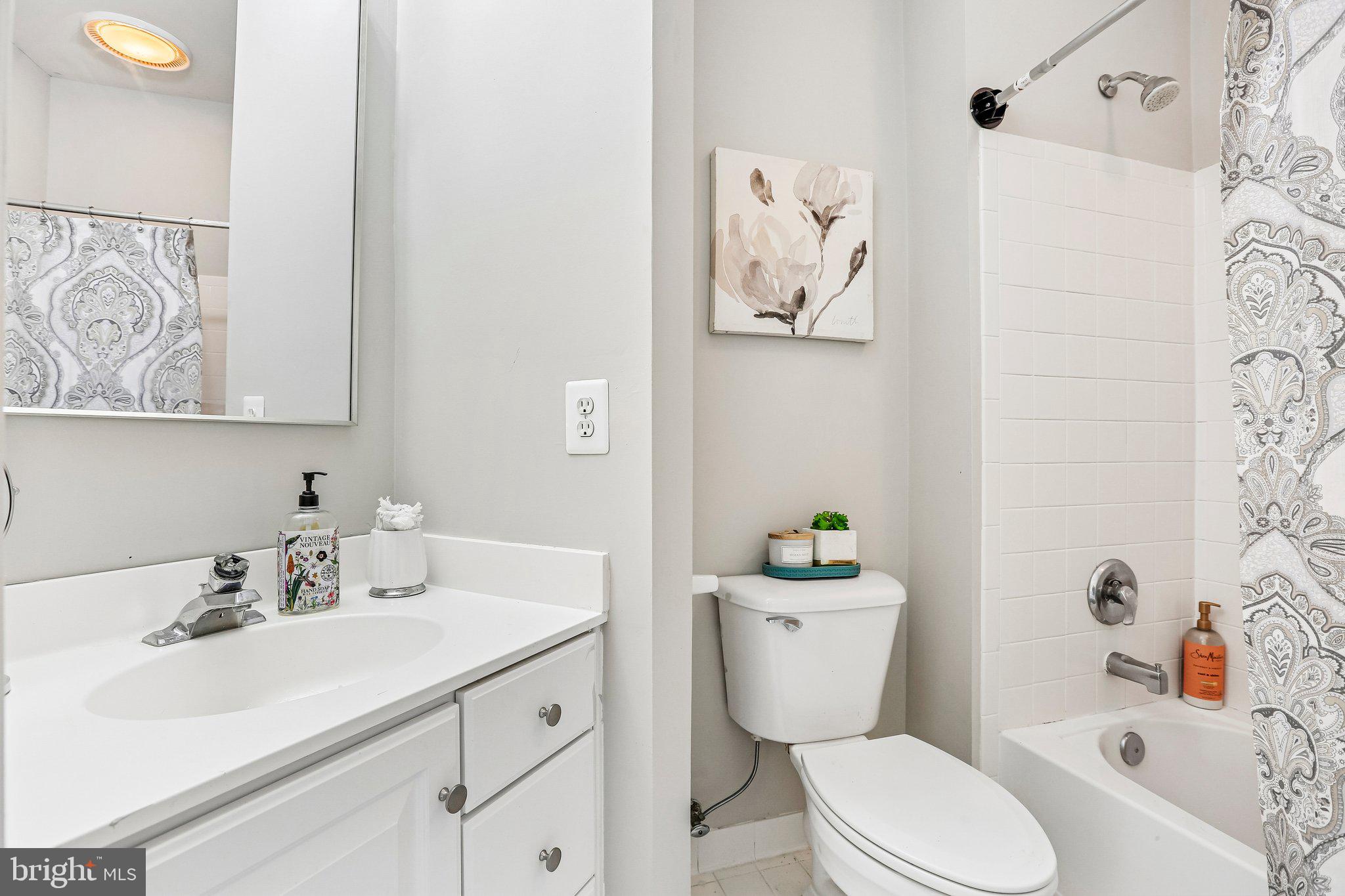 9308 Harrisons Farm Way Gaithersburg, MD 20882 - Photo 45 of 92 Bedroom three en-suite bath