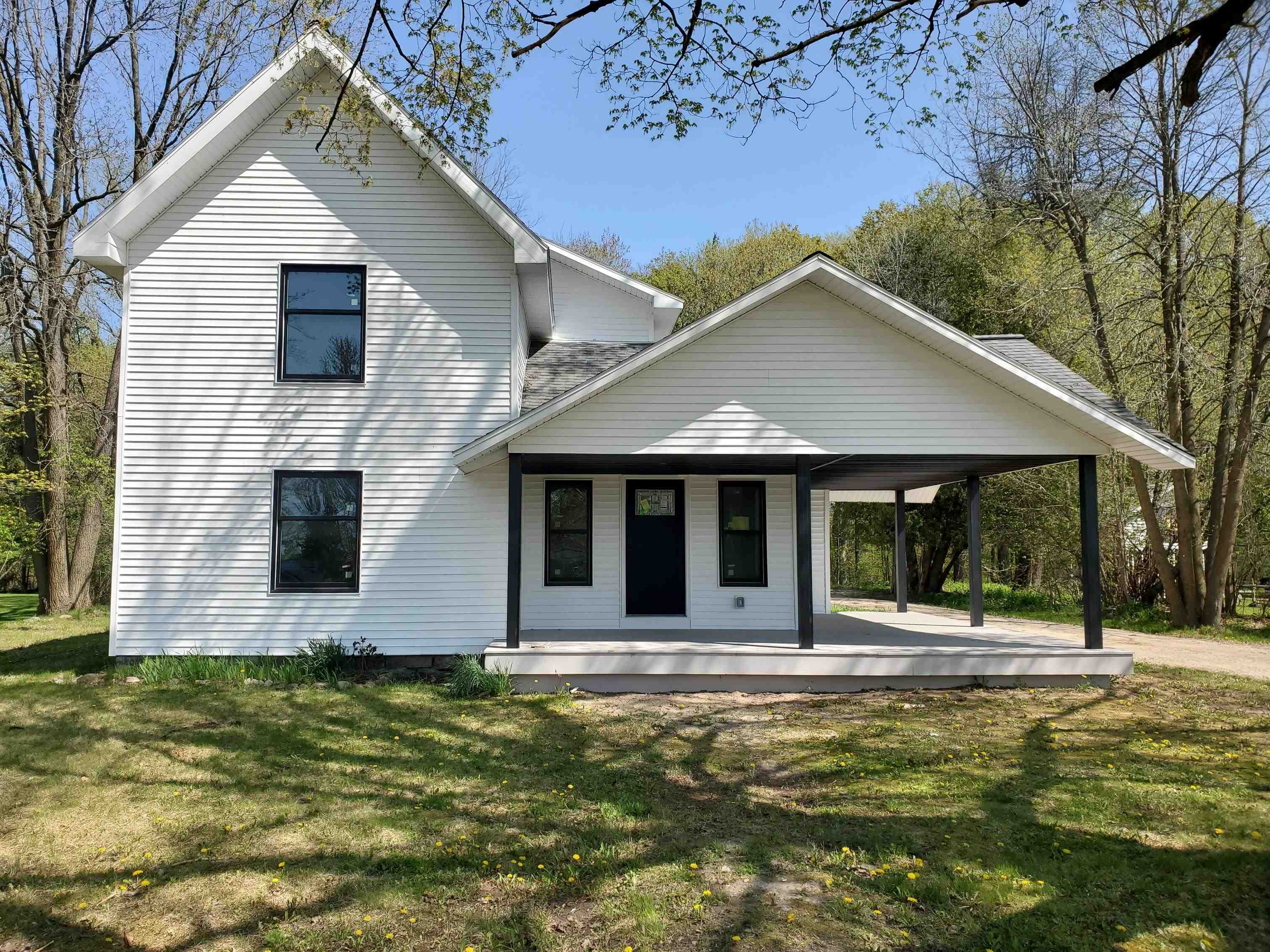 229 West Main Blanchard, MI 49310 - Photo 2 of 26 1909372-1.JPG
