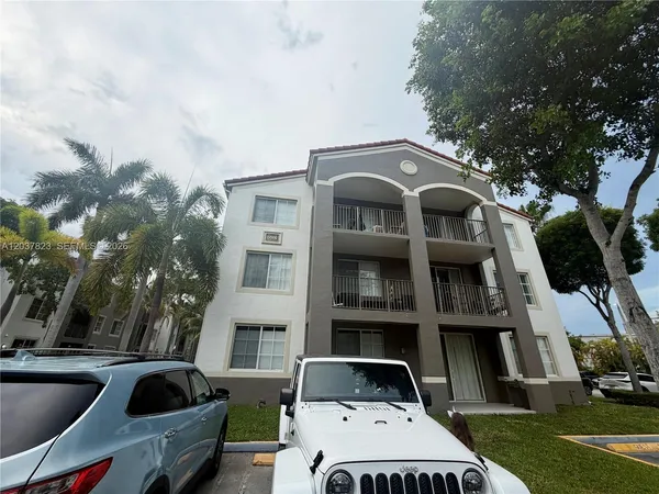 $2,700 | 6861 Southwest 44th Street, Unit 205, Miami, FL 33155