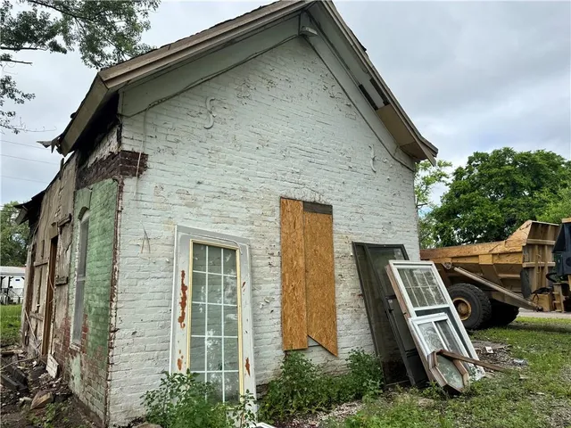 $49,900 | 35 West 3rd Street, Adrian, MO 64720