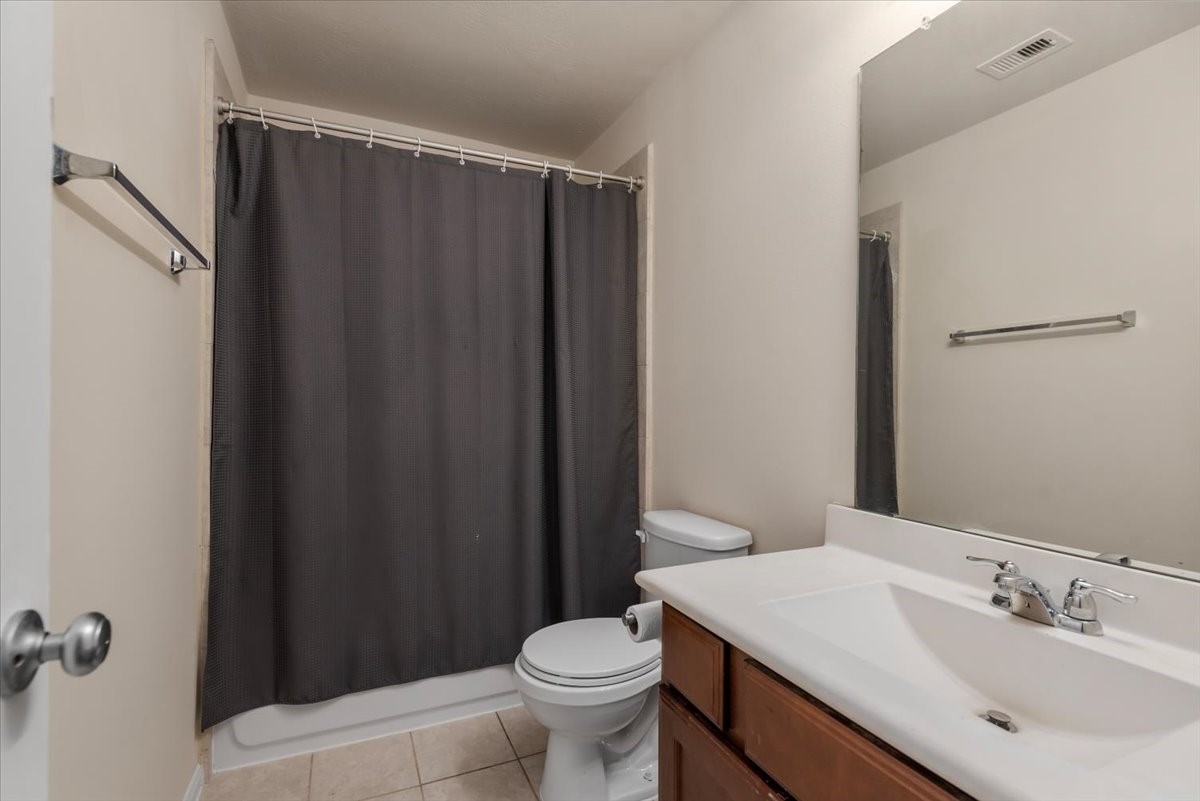 1827 Stieler Drive Houston, TX 77049 - Photo 28 of 39 Upstairs bathroom 3