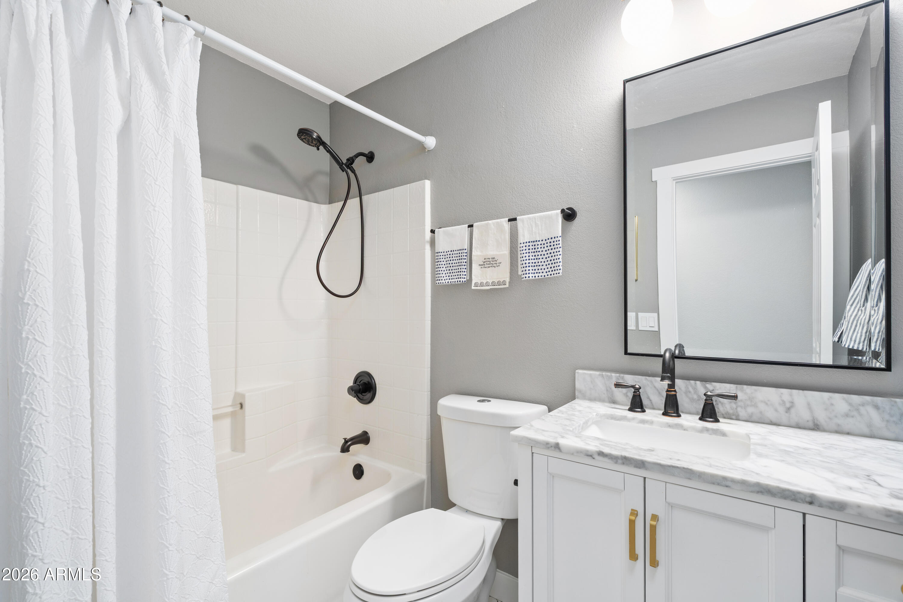 1071 East Ivanhoe Street Gilbert, AZ 85295 - Photo 21 of 41 Downstairs Hall Bath