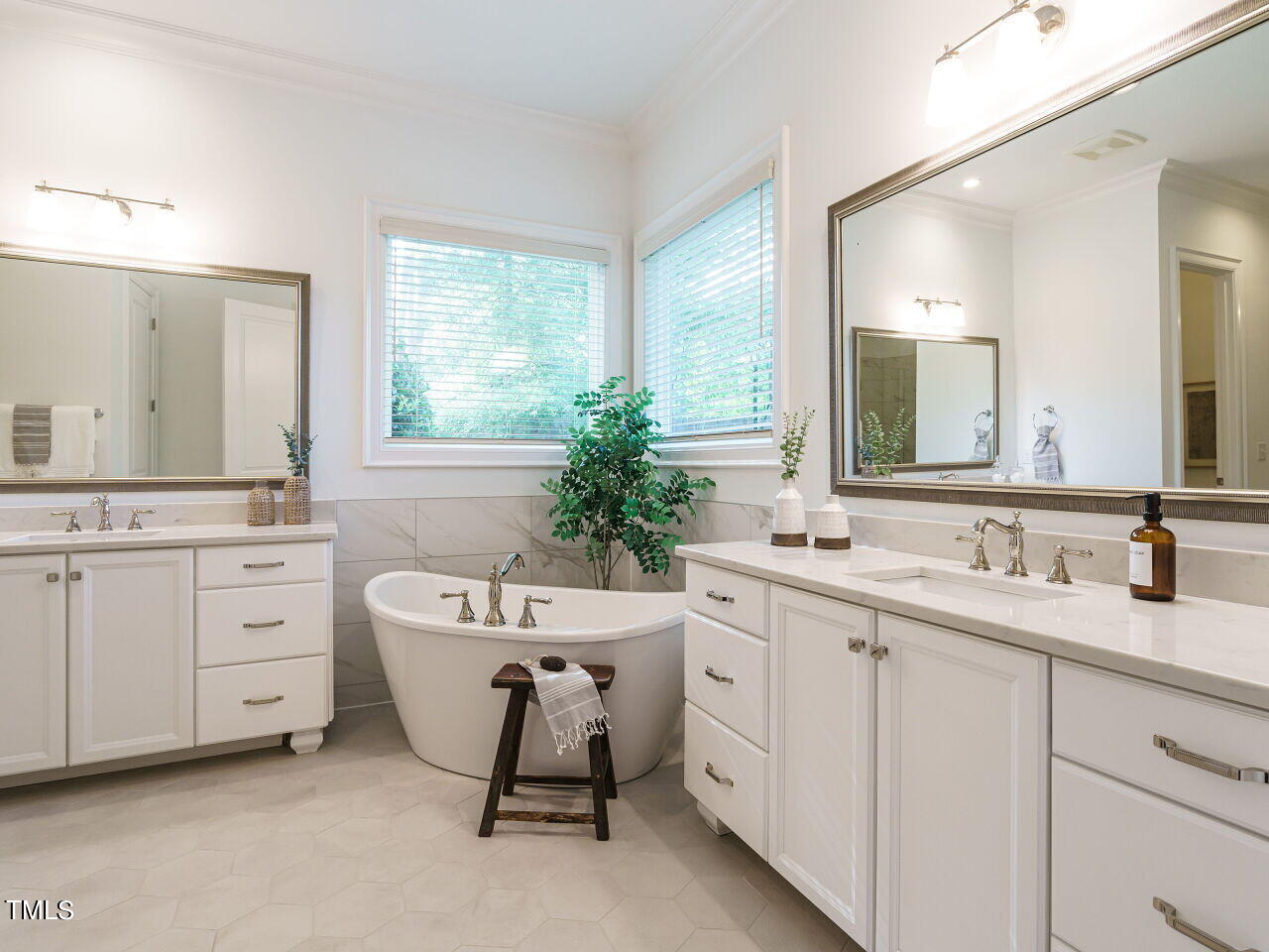 4405 Boxwood Road Raleigh, NC 27612 - Photo 24 of 58 Primary Suite