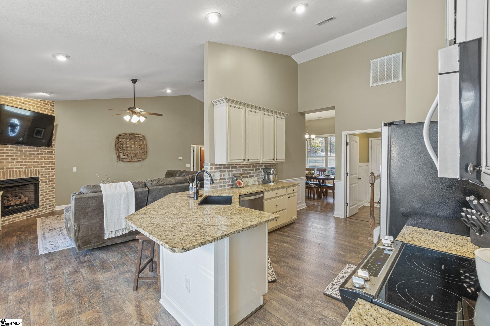 4076 Berry Mill Road Greer, SC 29651 - Photo 8 of 36