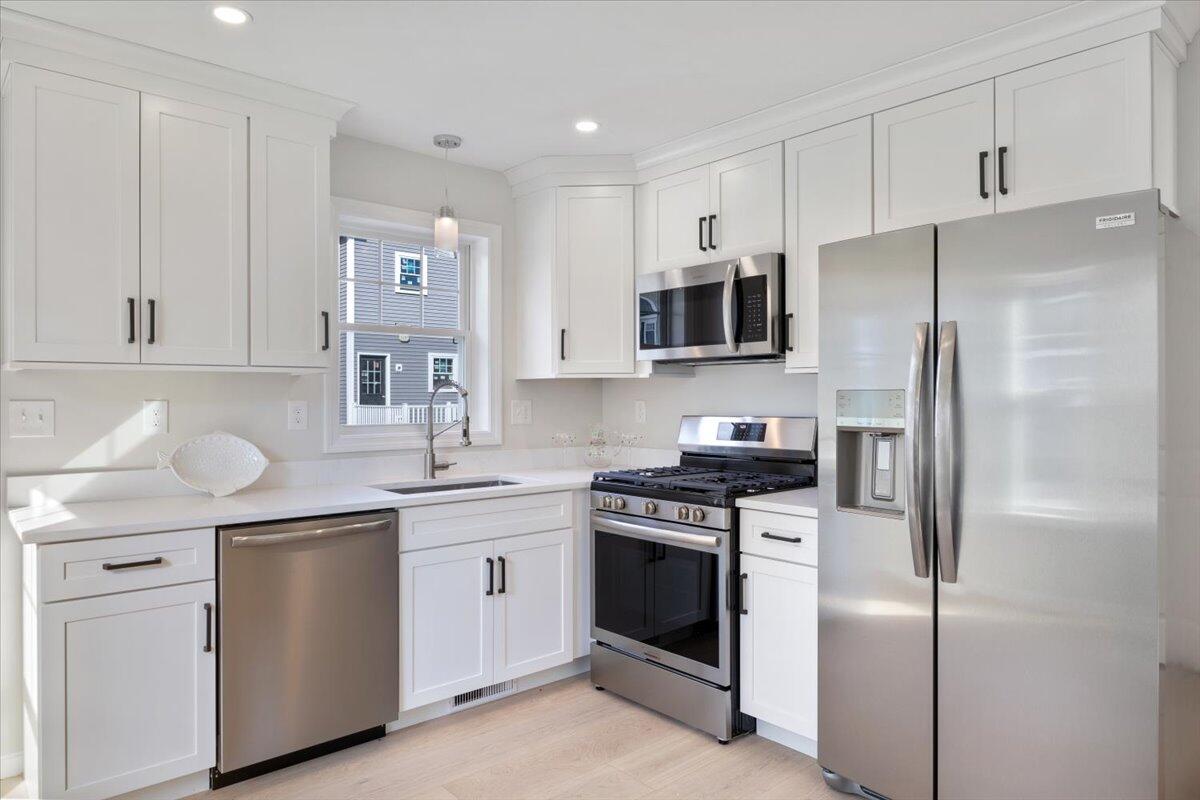 25 Regency Circle, Unit 2 Kittery, ME 03904 - Photo 11 of 26 09-33_Regency_Cir_09