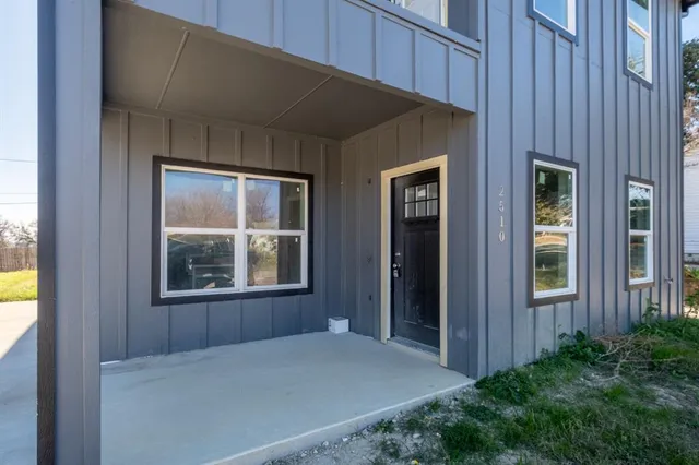 $359,900 | 2510 Oxford Avenue, Fort Worth, TX 76106