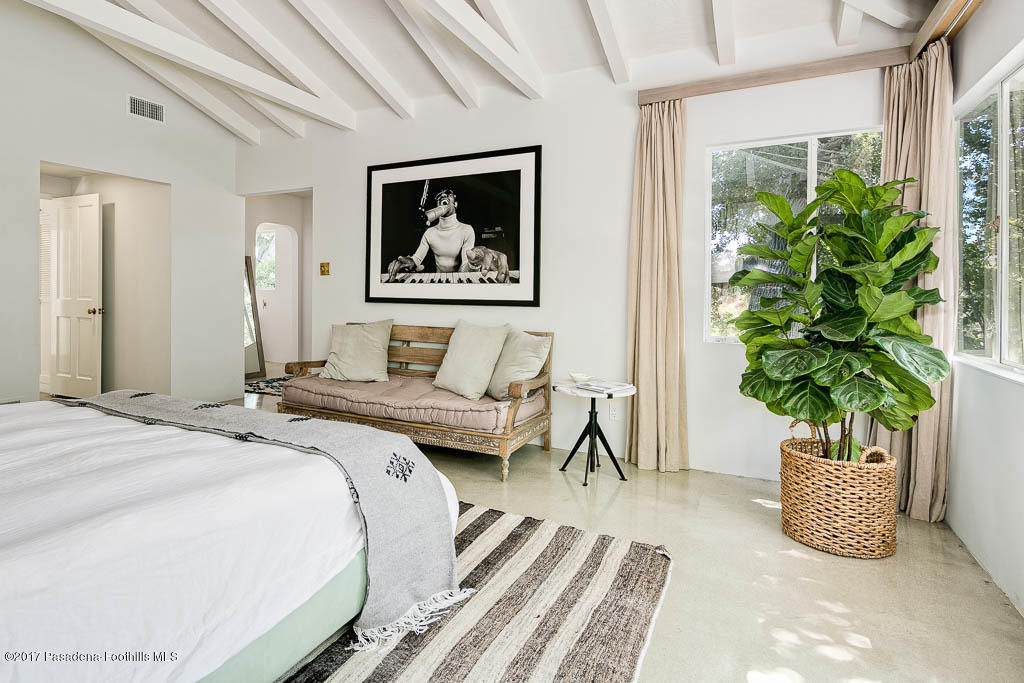 1336 Inverness Drive Pasadena, CA 91103 - Photo 29 of 42 a bedroom with bed and a potted plant