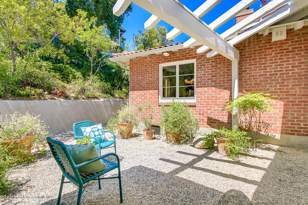 1336 Inverness Drive Pasadena, CA 91103 - Photo 33 of 42 a view of a chairs and table in a backyard