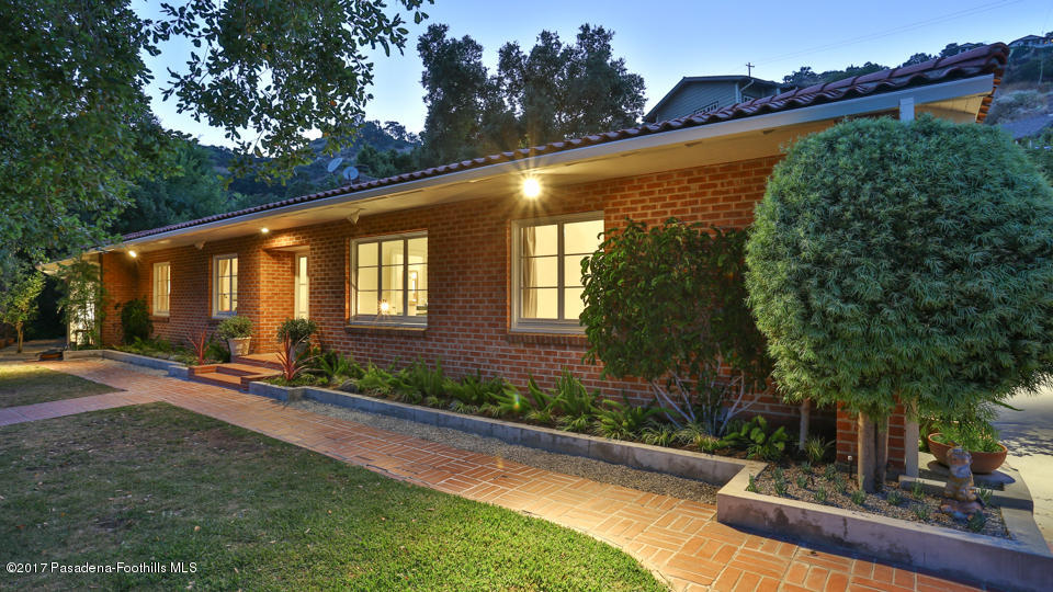 1336 Inverness Drive Pasadena, CA 91103 - Photo 39 of 42 a backyard of a house with yard and outdoor seating