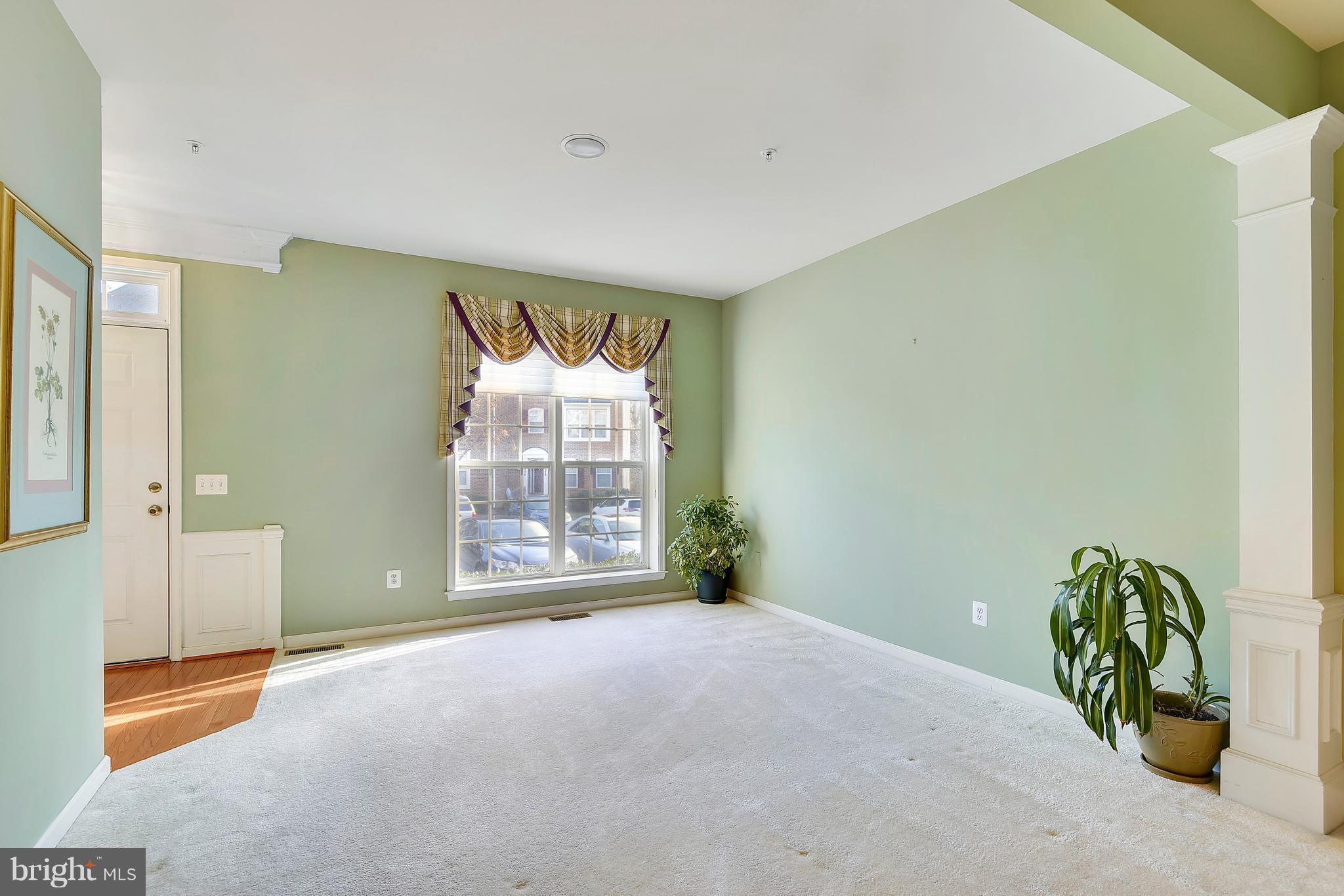 13971 Lullaby Road Germantown, MD 20874 - Photo 4 of 30 Living Room
