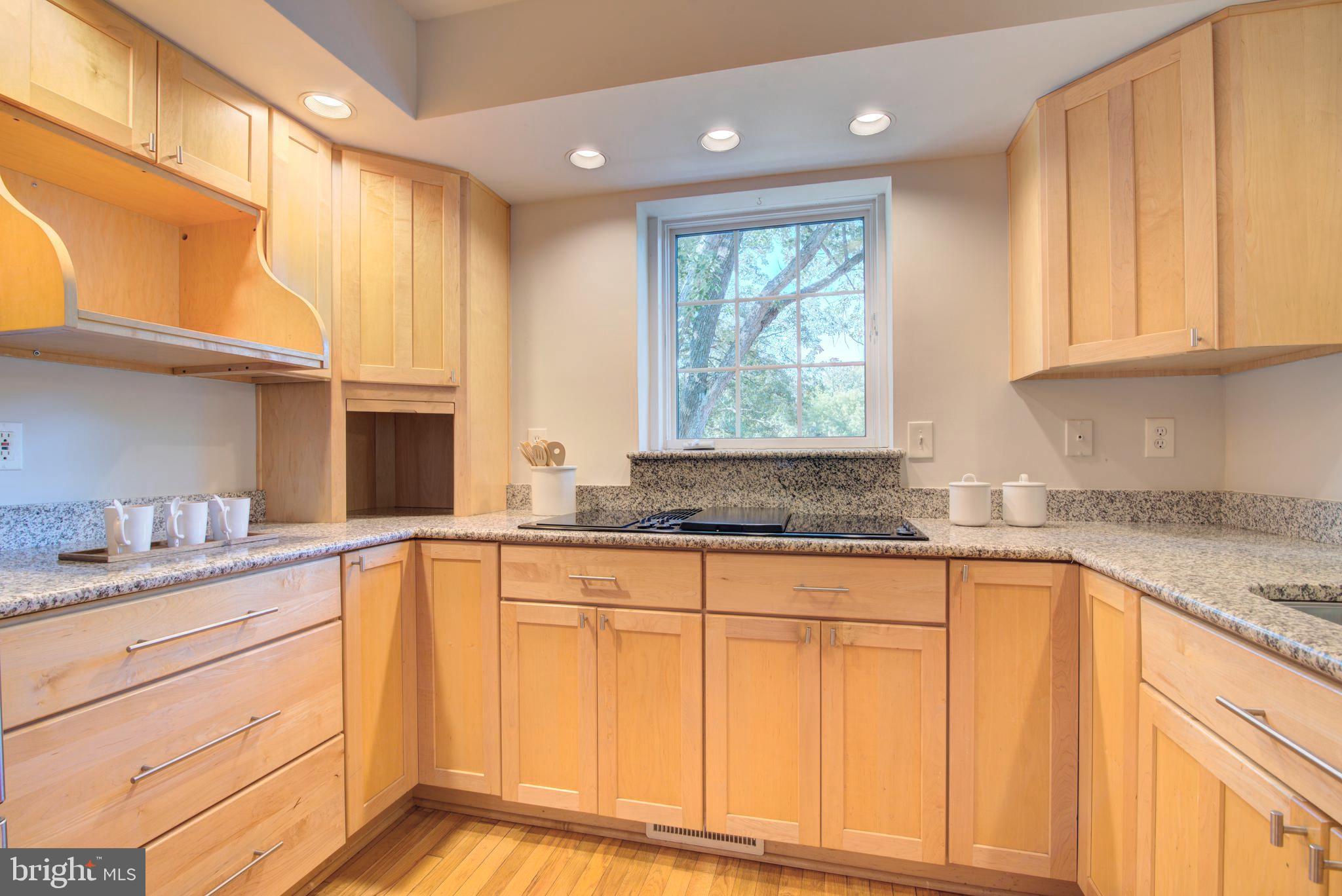 2128 Golf Course Drive Reston, VA 20191 - Photo 14 of 105 Renovated kitchen with downdraft ceramic cooktop