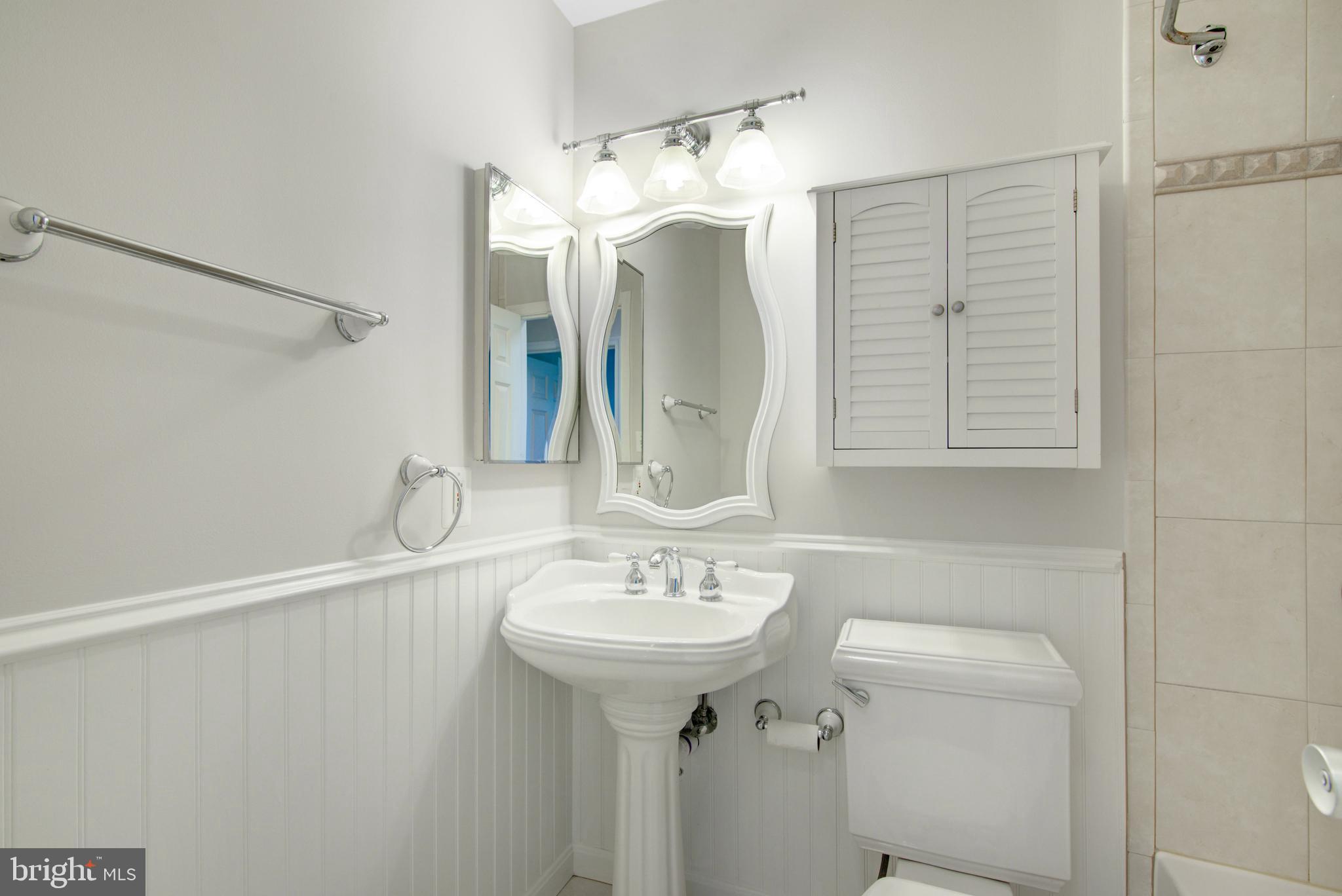 2128 Golf Course Drive Reston, VA 20191 - Photo 47 of 105 Full bath in hallway